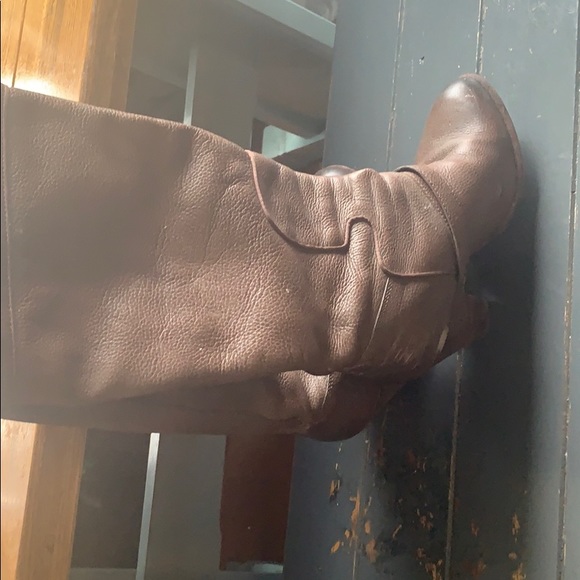 Brown high heeled boots - Picture 1 of 3
